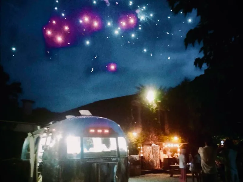 Airstream vintage food truck mariage extérieur