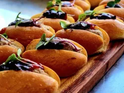 Pains artisanaux maison food truck Airstream
